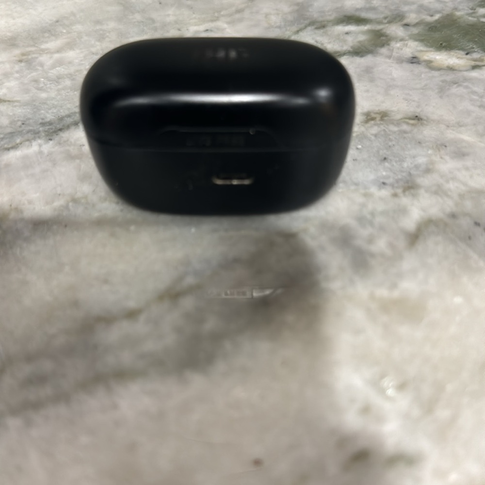 JBL Tune Buds Earphones, Bluetooth and Wireless, Water Resistant Noise Canceling - Picture 3 of 7